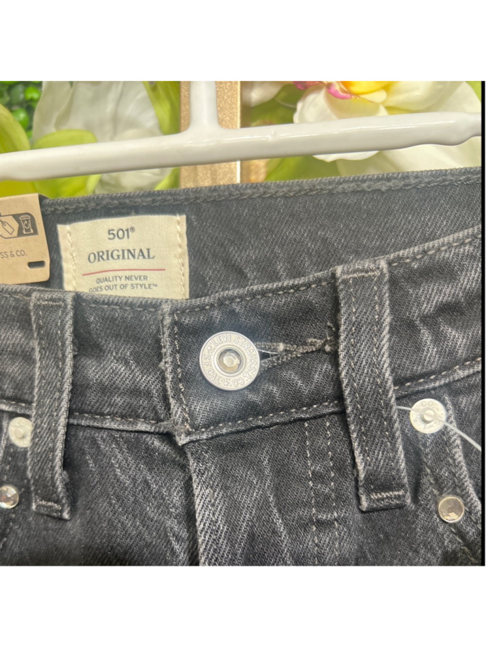 Women's Levi's Black 501 Original Straight Leg La La Jeans Size 26 Studded - Picture 6 of 12